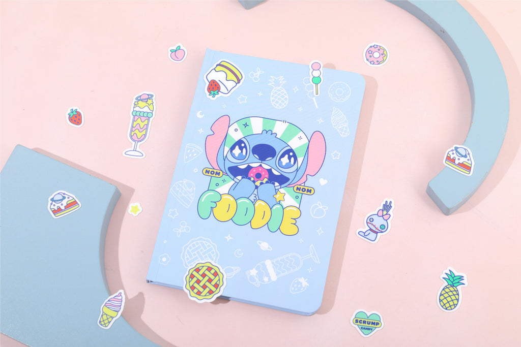 Disney Stitch Dinner Party Kollektion: 80-seitiges A5-Hardcover-Buch & Silikonaufkleber-Set