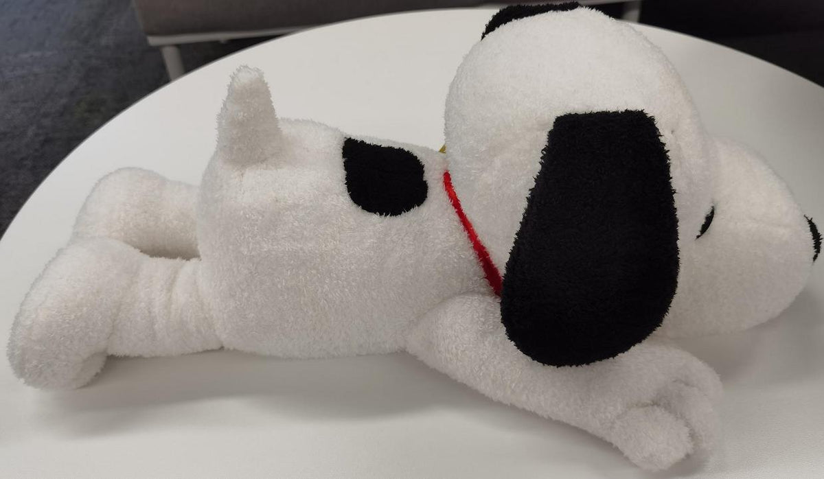 Snoopy Sommer-Reisekollektion, 48 cm grosses, liegendes Snoopy-Plüschtier