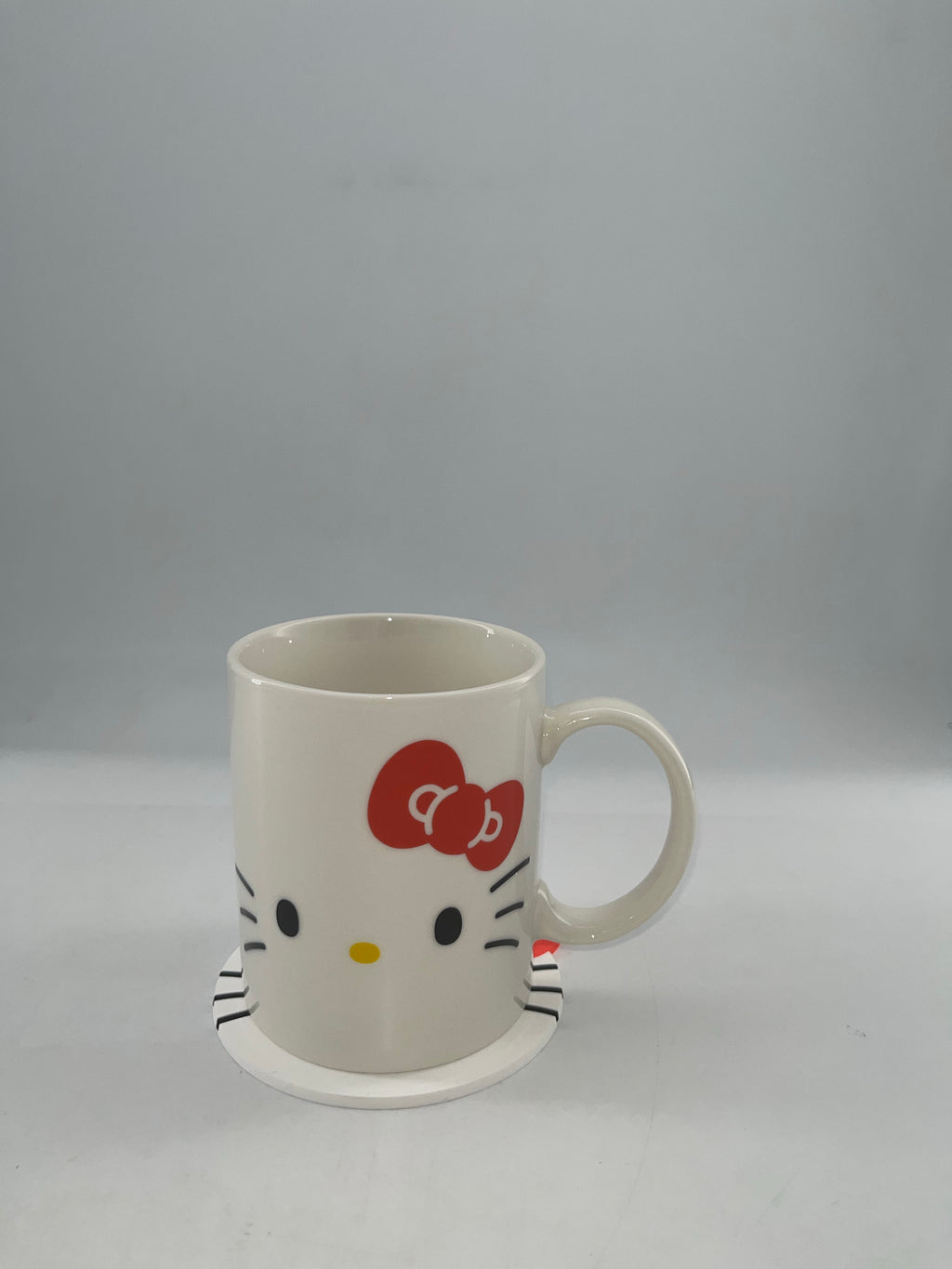 Hello Kitty Keramiktasse mit Untersetzer, 340 ml